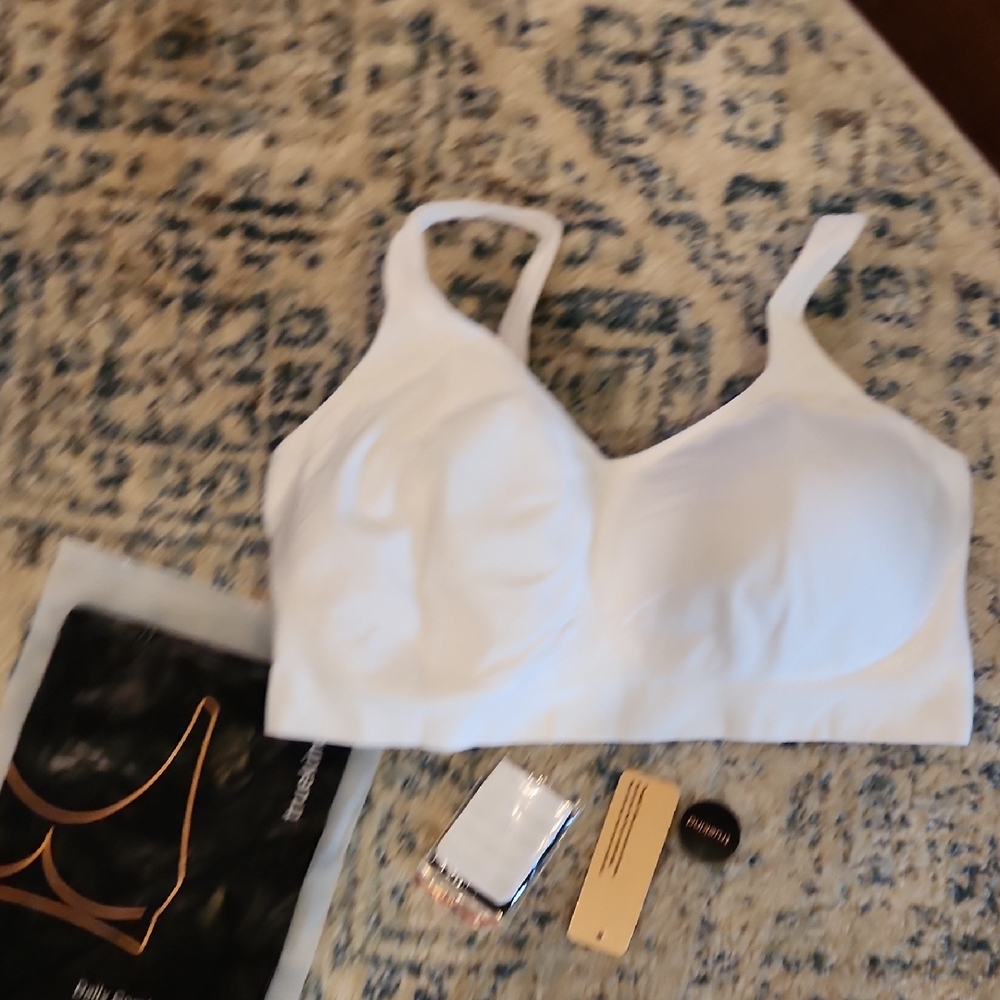 Elegant White Wireless Bra